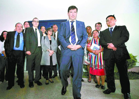 Partidos políticos les dan la bienvenida a mediadores del diálogo