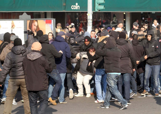 Tres aficionados holandeses apuñalados antes del Milan-Ajax
