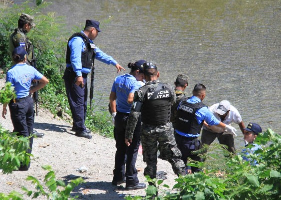 Atado de pies y manos hallan el cadáver de un joven