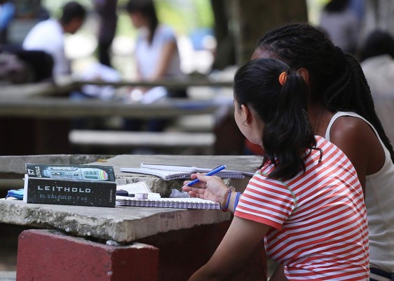 Nadie cede en conflicto en la Unah-vs; estudiantes se toman los edificios