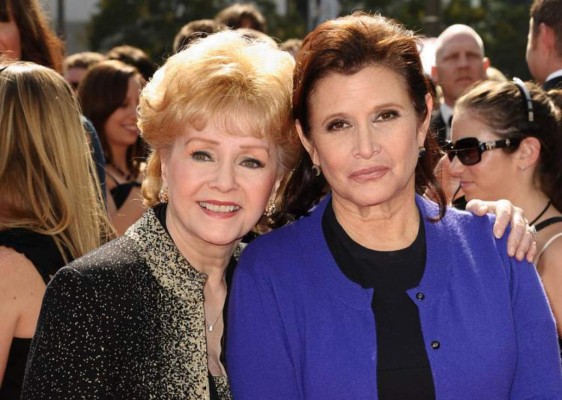 ¡Crisis! Se retrasa autopsia de Carrie Fisher