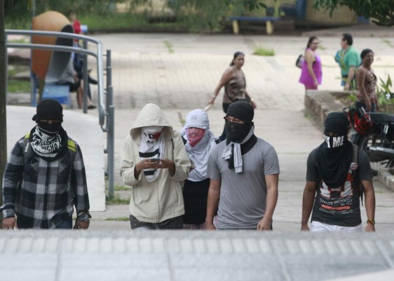 Critican injerencia política en violentas tomas de la Unah