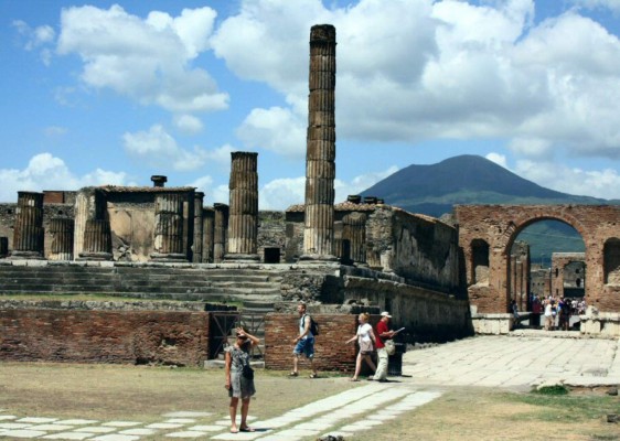 Pompeya vuelve a ser escenario de la caída de un muro