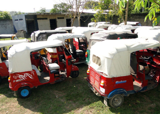 Transporte decomisa mototaxis en Santa Rita