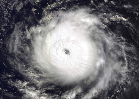 Huracán Héctor alcanza la categoría 4 y se dirige a Hawái