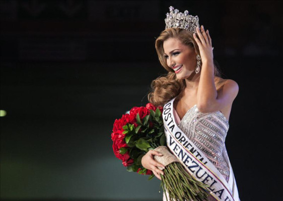 Rubia de 18 años es la nueva Miss Venezuela 2013  