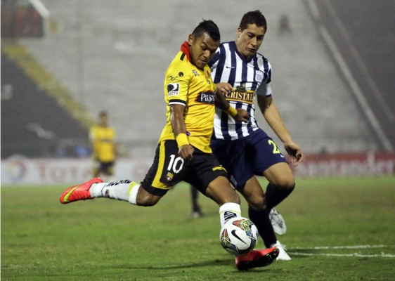 Video: El gol cantado que se comió Mario Martínez ante Alianza Lima