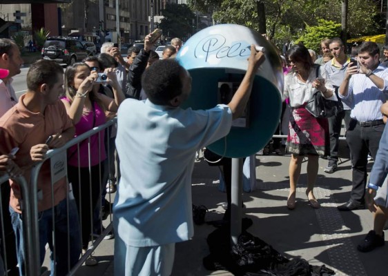 Pelé, atascado por protesta contra el Mundial