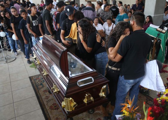 Al grito de ¡Morazán, Morazán! despiden a profesor asesinado