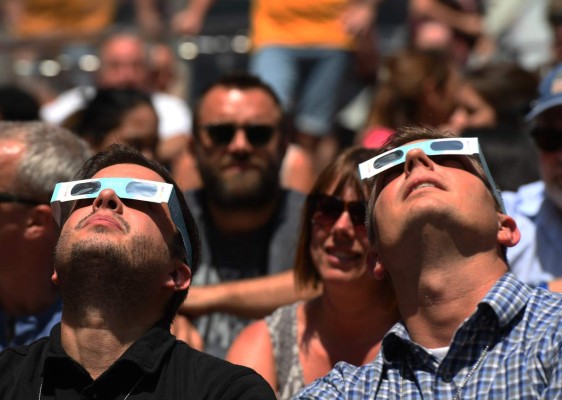 Qué hacer si el eclipse de Sol dañó sus ojos