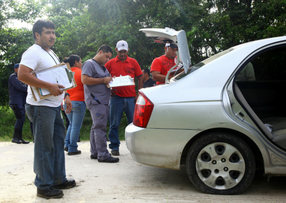 Hallan en baúl de carro a universitario muerto