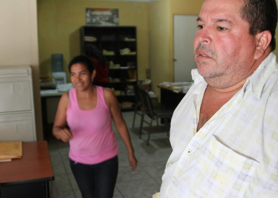 Detienen a mujer que fue denunciada por su marido porque lo golpea