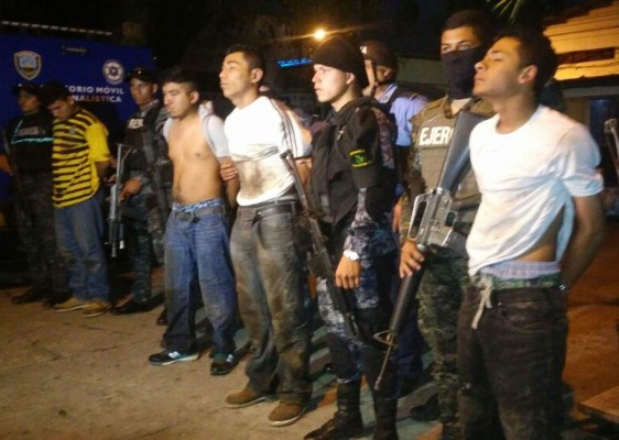 Cuatro detenidos por trafico de droga y portacion ilegal de armas