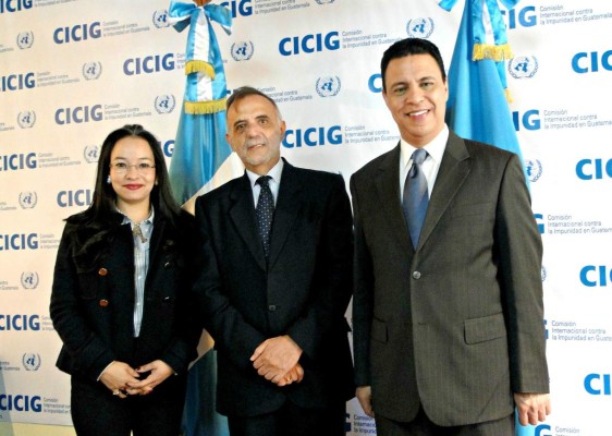 Gabriela Castellanos, IvÃ¡n VelÃ¡squez y Dagoberto Aspra.