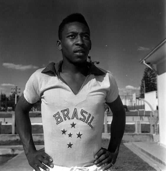 El brasileño con 17 años asombró al mundo con su aparición consagratoria en el Mundial de Suecia en 1958.