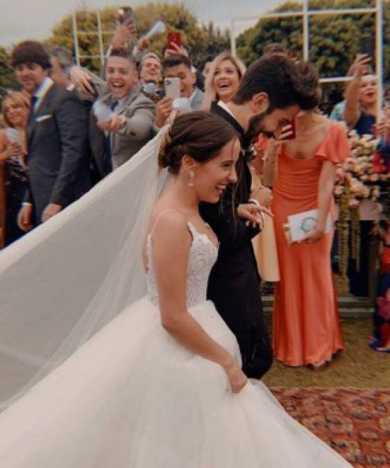 Pese a su corta edad Evaluna (21) y Camilo (25) se casaron tras tres años de noviazgo.