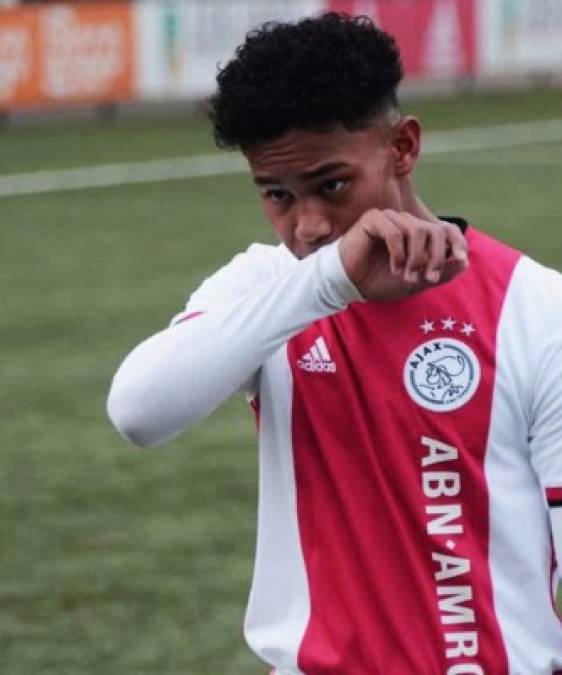 La joven perla de la cantera del Ajax, Noah Gesser, ha fallecido en un trágico accidente automovilístico...