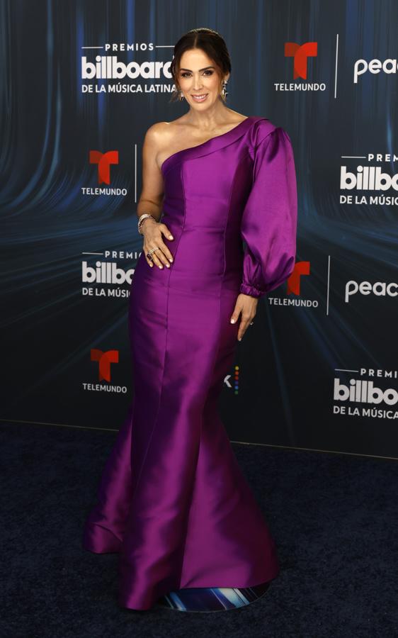 La pedrería y los cortes clásicos destacan en los Billboard Latinos