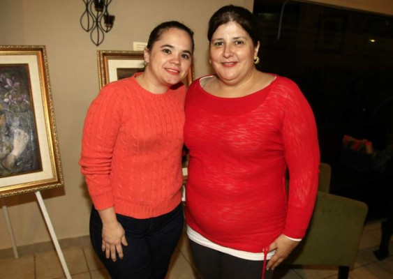 Kalene Padilla y Mariela Fernández.