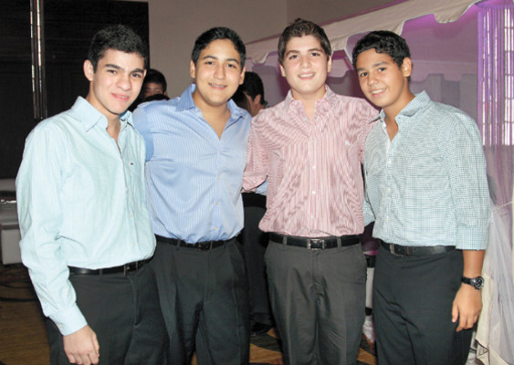 La fiesta de ensueño de dos quinceañeras