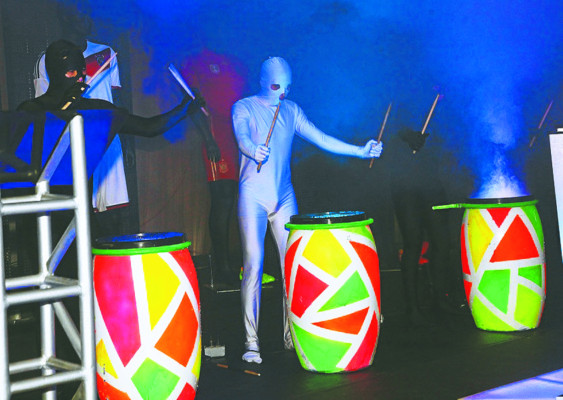 Honduras también presentó el balón del Mundial-2014