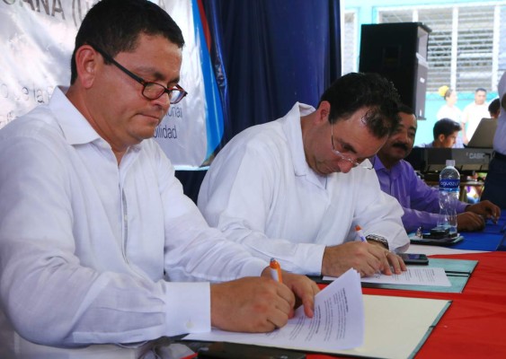 Histórica firma por la educación técnica en San Pedro Sula