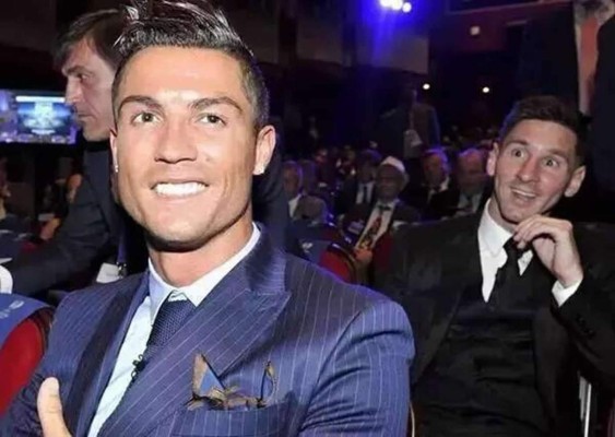 Messi le hizo un 'photobomb' a Cristiano