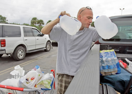 Florida se prepara ante Fay