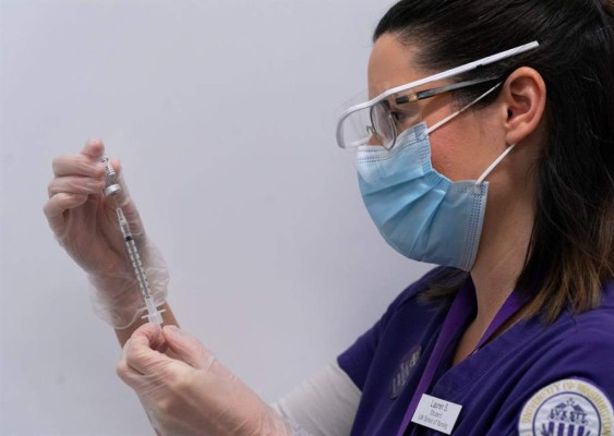 Otro enfermero sufre grave reacción alérgica tras recibir la vacuna contra el coronavirus