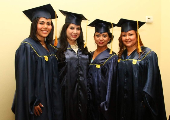 Aplausos por los graduados de la Universidad de San Pedro Sula