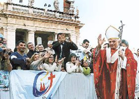 Multitudinaria misa para recordar a Juan Pablo II