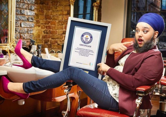 La mujer más joven con barba