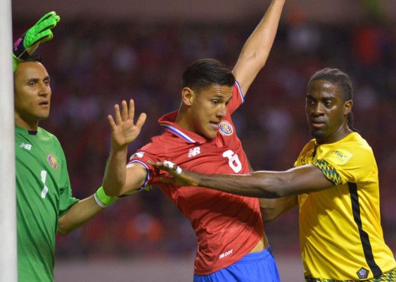 Costa Rica pierde a defensor Óscar Duarte para enfrentar a México y Honduras