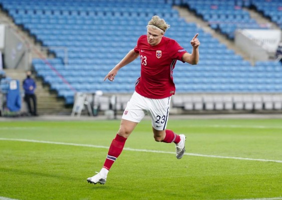 Haaland iguala a Cristiano Ronaldo en goleada de Noruega