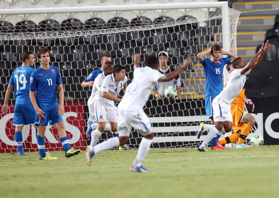 Honduras logra agónico empate y se acerca a octavos del Mundial
