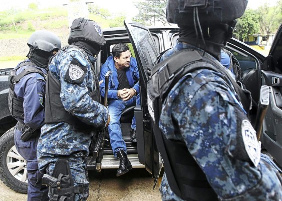 Bajo fuertes medidas de seguridad fue trasladado Héctor Emilio Fernández.