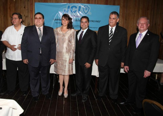 Cámara Júnior Zorzales honra a distinguidos empresarios