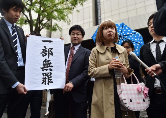 Condenan en Japón a una artista por crear objetos en forma de sus partes íntimas