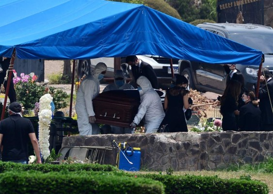 Sepultan restos del expresidente de Honduras Rafael Leonardo Callejas   