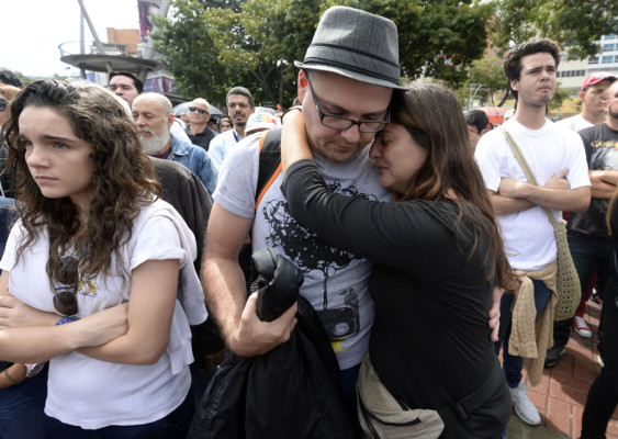 Hija de Mónica Spear no sabe que sus padres están muertos