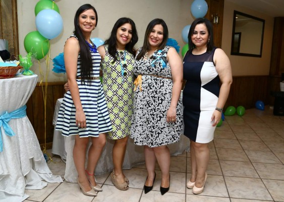 Fiesta maternal para Larissa Cuadra