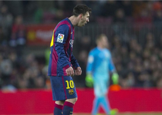 Messi volvió a vomitar en el campo en el juego ante Atlético