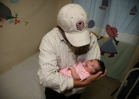 Bebita bajo resguardo del Ihnfa