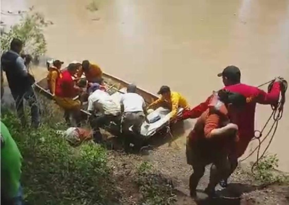 Rescatan con vida a una familia tras crecida de río en Juticalpa