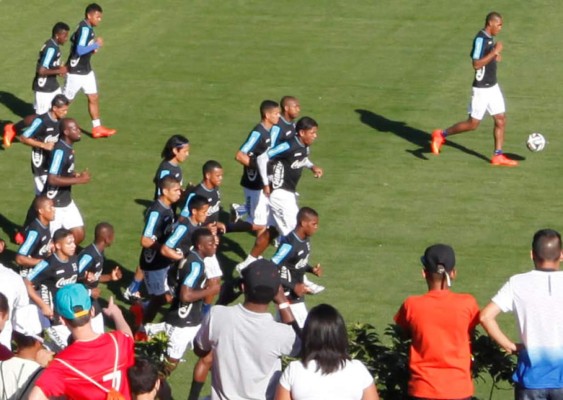 Carlo Costly fuera de peligro tras golpe en el tobillo izquierdo