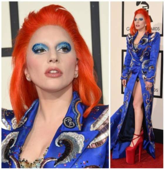 Lady Gaga eligió un diseño azul eléctrico y peinado en alusión al fallecido cantante David Bowie.