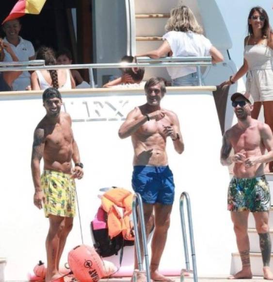 Messi junto a su familia y el uruguayo Luis Suárez se fueron a Ibiza. Los cracks del Barcelona alquilaron el Superyate Maiora 24S Lex, que cuesta unos 7500 euros por día o 49 mil euros por semana. Fotos Mundo Deportivo e Instagram.