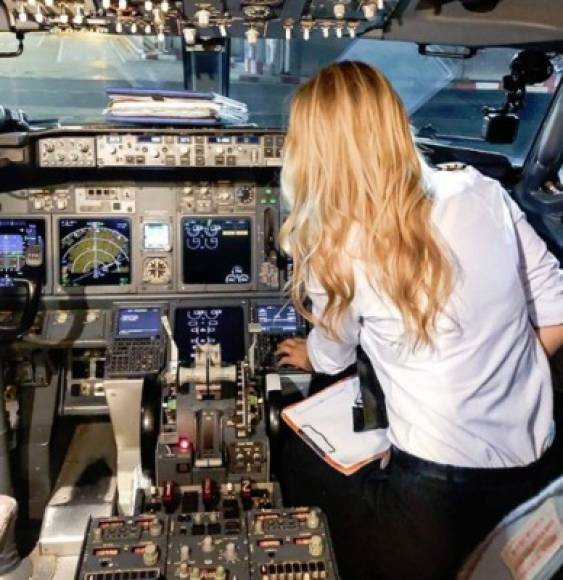 La estadística se reduce a nivel mundial con apenas el 5,18% de las mujeres pilotos de vuelos comerciales, según la Asociación de Pilotos de Línea Aérea Internacional.