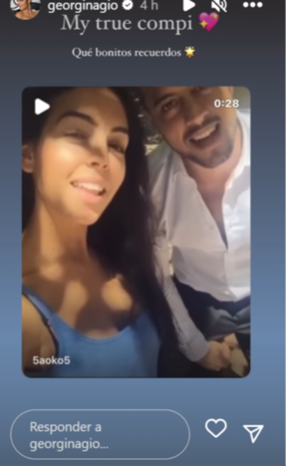 Más adelante compartió una postal con el amigo que compartió la historia: “My true compi. Qué bonitos recuerdos”.