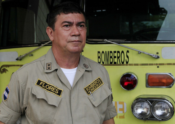 Bomberos sampedranos protestan por falta de pago